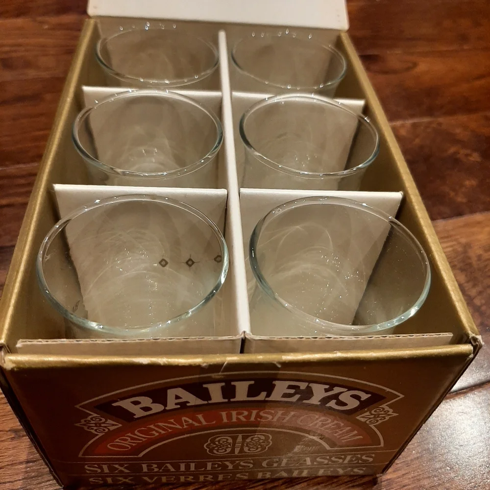Vintage set of baileys glasses with mug - Picture 4 of 6